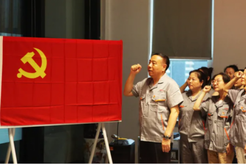 誓言铮铮 铭记初心 | 聚彩堂集团举行党员宣誓活动