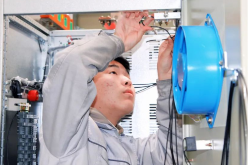 技能比武绽风采，，，，，工匠精神耀聚彩堂丨聚彩堂集团技能比武竞赛进行中！