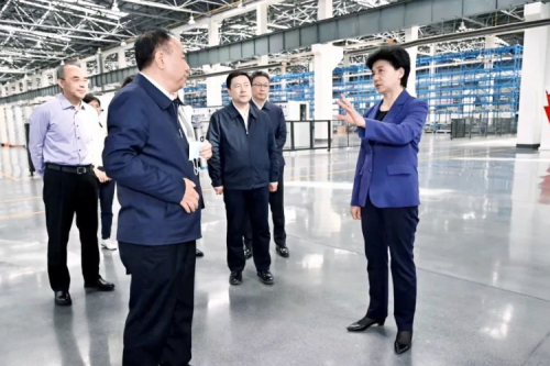 梁惠玲莅临聚彩堂集团，，，，，，，深入包联企业调研