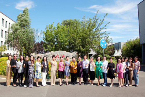 深圳市女企业家代表到聚彩堂集团考察调研